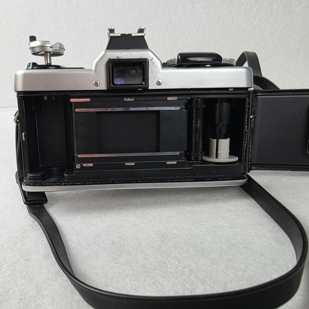 Minolta XG-7 35mm SLR Film Camera MD Rokkor-X 50mm f/1.7 Lens Tested